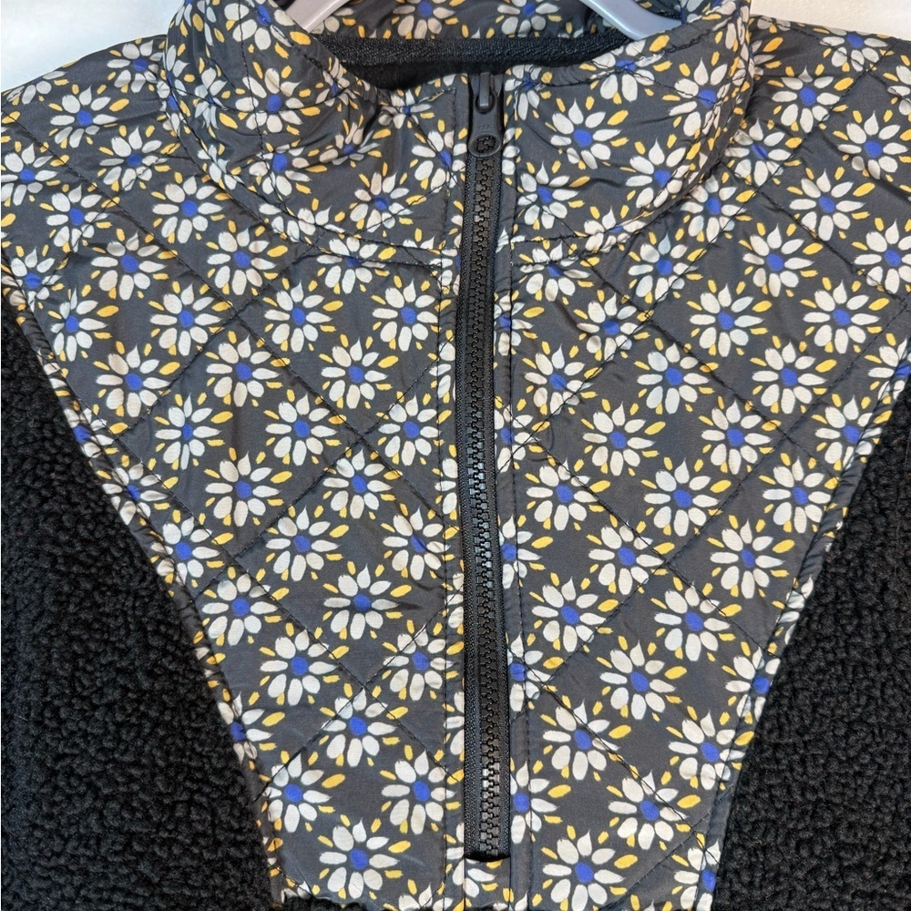 Vera Bradley Black and Flowered Top 3/4 Zip-up Fleece Pullover Size XL - Picture 2 of 6